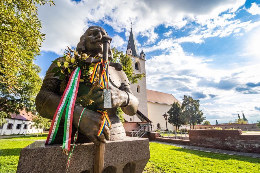 Hunyadi János mellszobra a Marosvásárhelyi várban