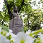 II. Rákóczi Ferenc szobra Marosvásárhelyen, a vár előtt