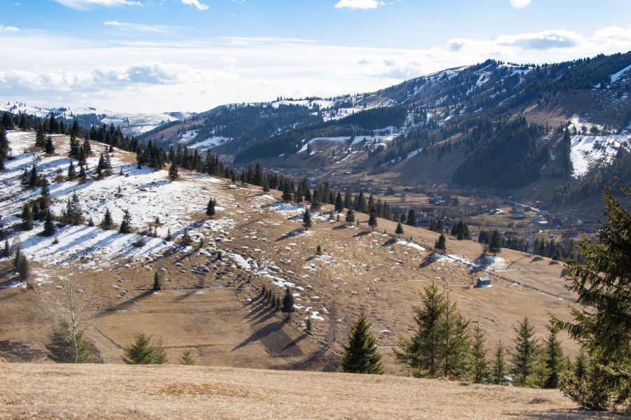 Kilátás a SkiGyimes tetejéről