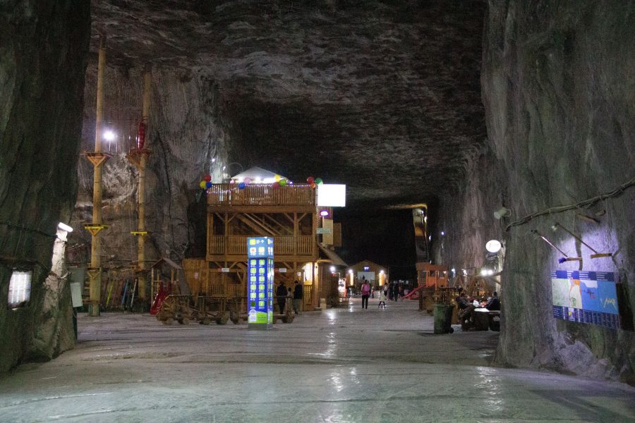 Kalandpark, játszótér, ajándékbolt a Parajdi Sóbányában