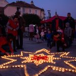 Gyertyák ragyognak Marosvásárhelyen a szegényekért