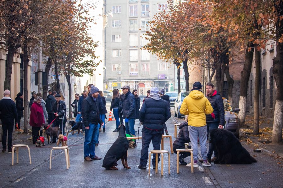 Az 112 Coffee & Co előtt a Pup-up Café eseményen