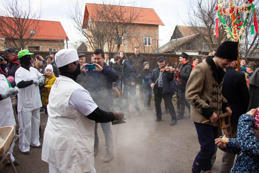 Hamut szóró pék...