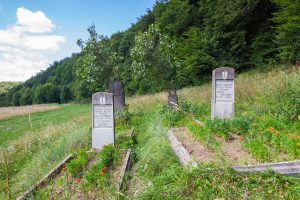 Családi sírhely a Korondi Likaskő szomszédságában
