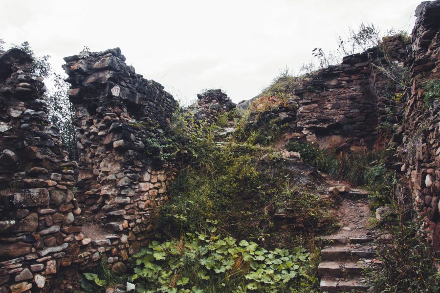 A Rákóczi-vár romja az Ezeréves határon