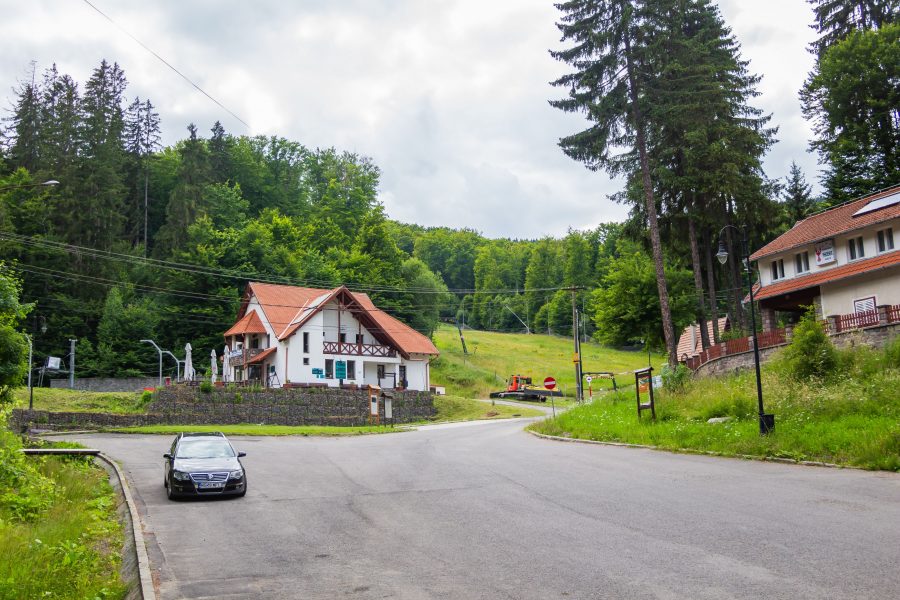 Wellness, kalandpark, tenisz és minigolf pálya is található Sugásfürdőn