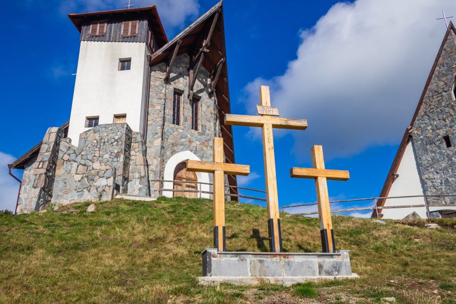 Kálvária és kápolna a Bekecs-tetőn