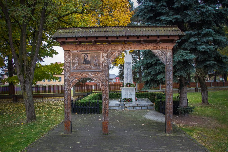 Kossuth Lajos és a hősi halottak