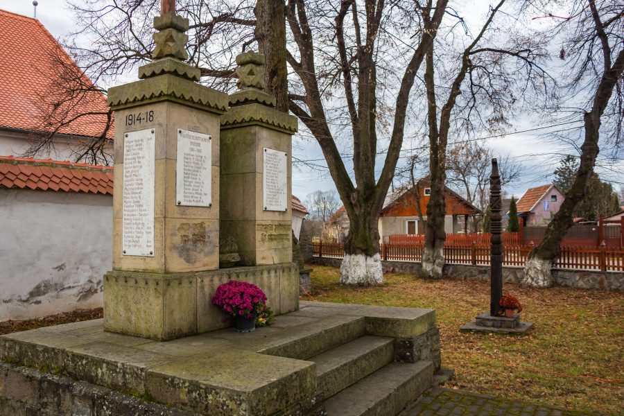 Lisznyó hősi hallotainak emlékműve