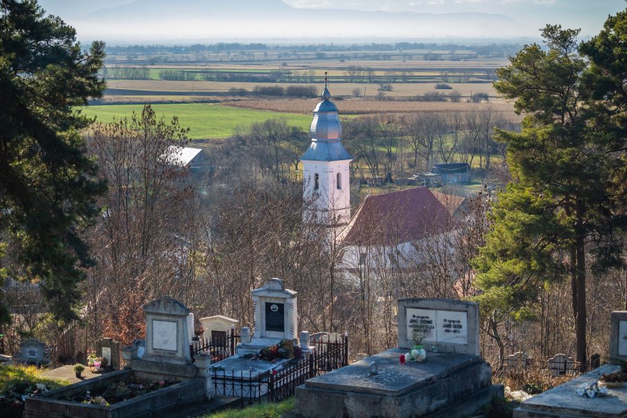 Lisznyó temetőjében