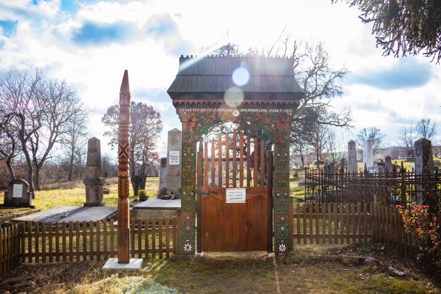 A kálnoki unitárius temető kapuja
