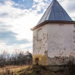 Az 1860-ban elhúnyt gr. Bethlen Lipót és nejének emlékére emelt magas díszgúla