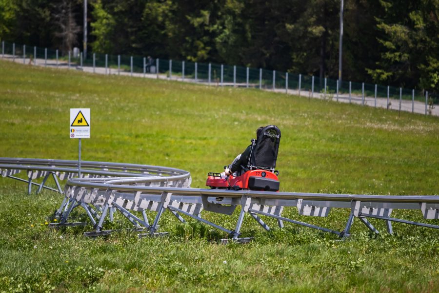 A bobpálya hossza 2 km.