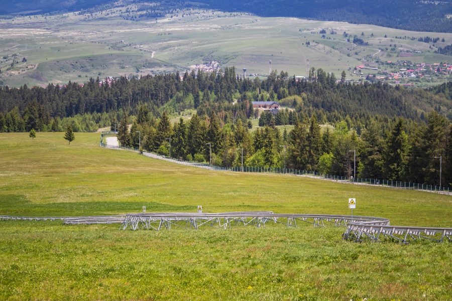 Látkép a maroshévízi bobpályáról