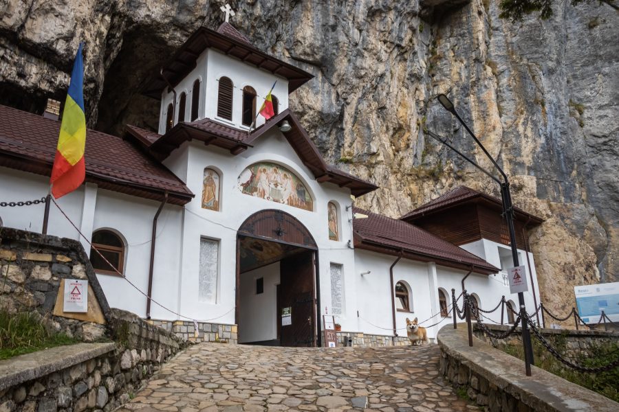 A Ialomiţa kolostor bejárata