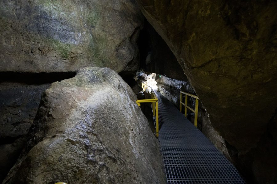 A barlangban 5-6 fok van, bár többnek érződik