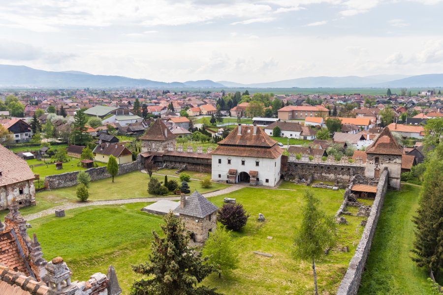 A Lázár-kastély a toronyból nézve