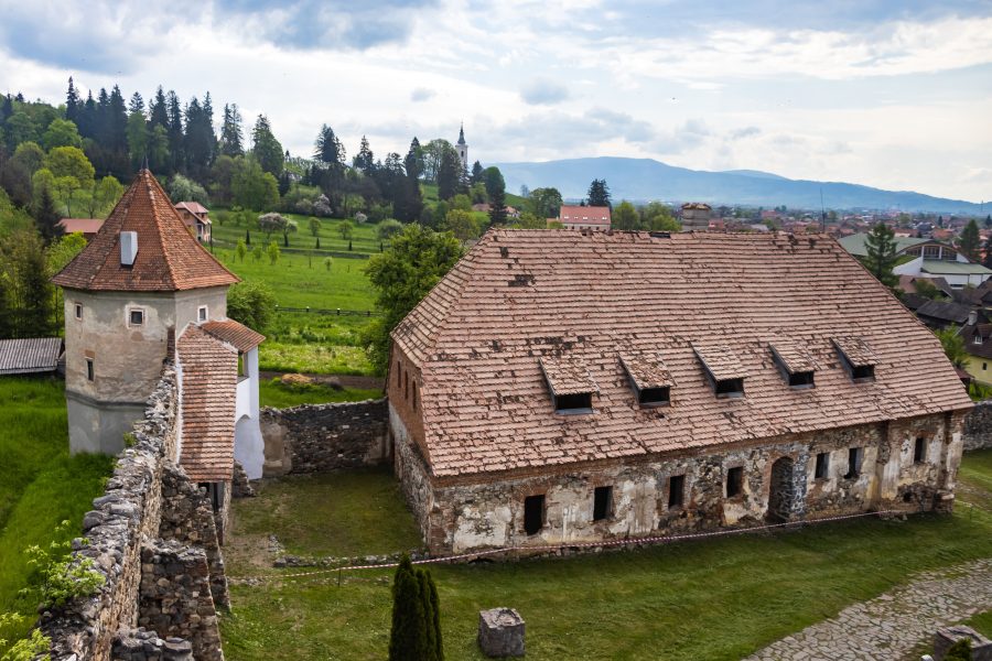 Az Asszonyok terme és a kápolna-torony