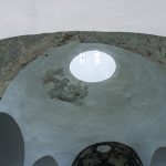 Napfény szűrődik be a Szent István-kápolnába