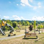A Cserealja park Marosvásárhely Tudor lakónegyedében van