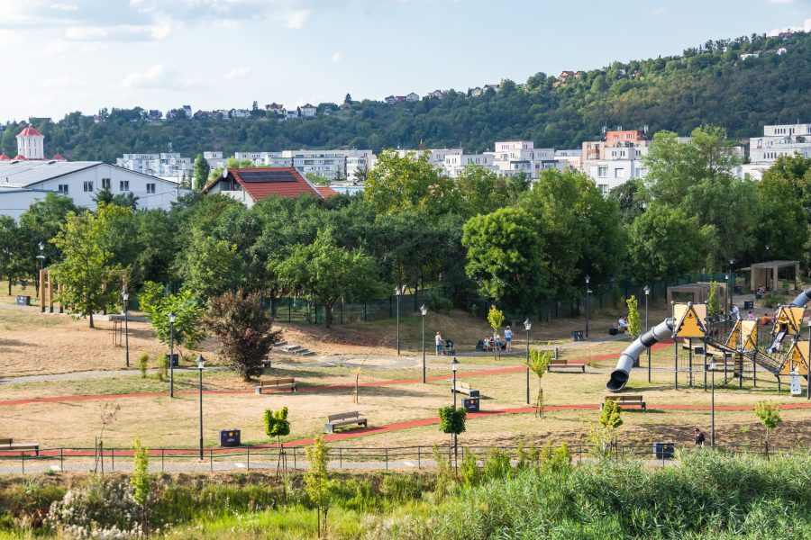 Ilyen a rálátás a parkra és a városra