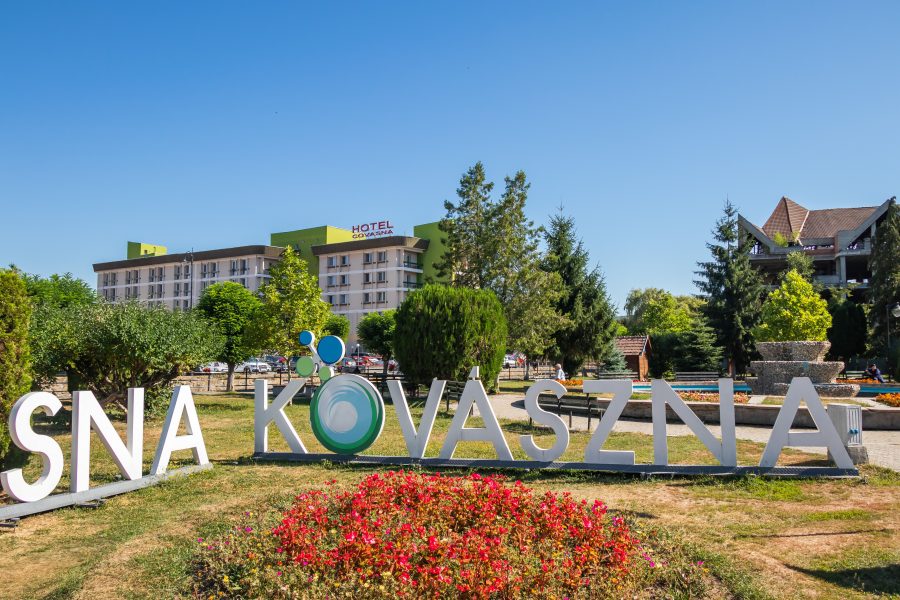 Séta Kovászna központi parkjában