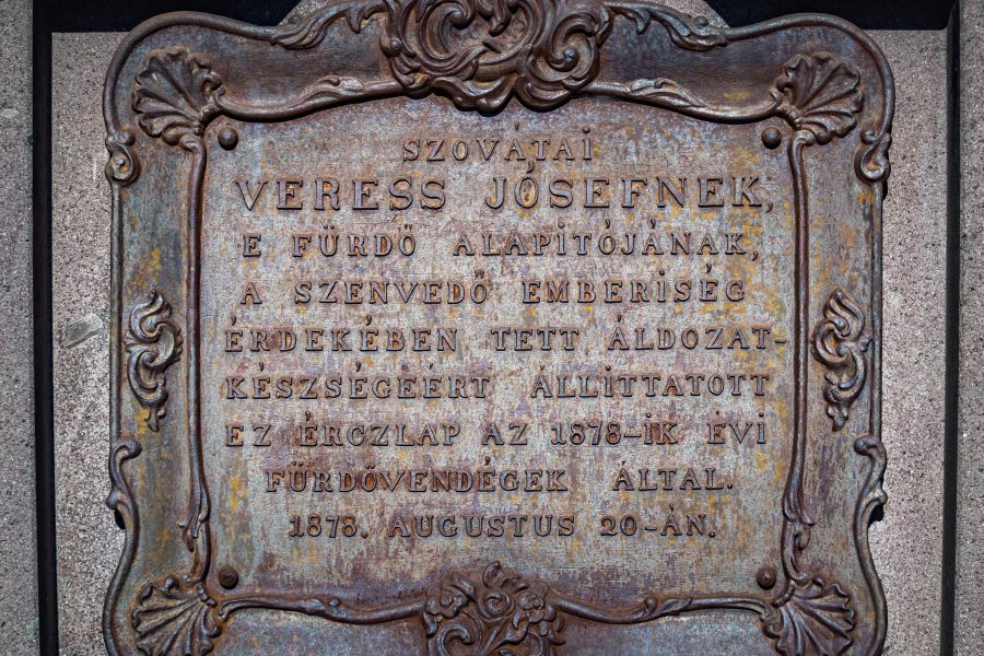 A Veress József emléktábla szövege